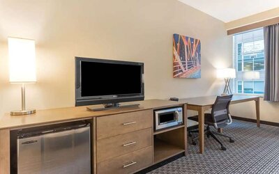 Workstation in a hotel room at La Quinta Inn & Suites By Wyndham Chicago Downtown.