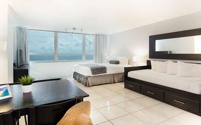 Queen room with workstation at New Point Miami.