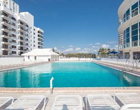 Relaxing outdoor pool at New Point Miami.