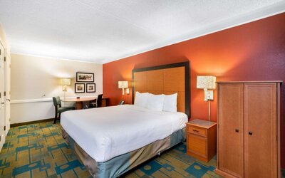 La Quinta Inn by Wyndham Phoenix Sky Harbor Airport