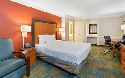 La Quinta Inn by Wyndham Phoenix Sky Harbor Airport