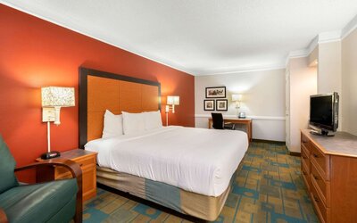 La Quinta Inn by Wyndham Phoenix Sky Harbor Airport