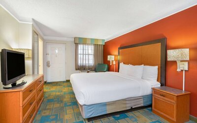 La Quinta Inn by Wyndham Phoenix Sky Harbor Airport