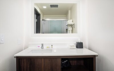 Holiday Inn Glendale - Stadium & Ent Dist by IHG