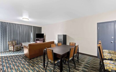 Days Inn & Suites by Wyndham Mesa Near Phoenix