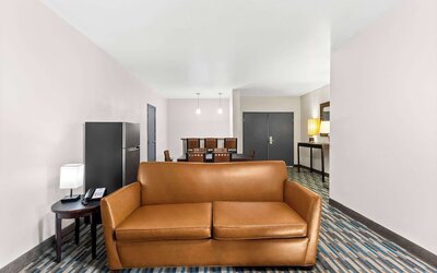 Days Inn & Suites by Wyndham Mesa Near Phoenix
