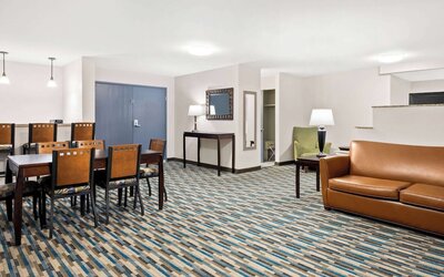 Days Inn & Suites by Wyndham Mesa Near Phoenix