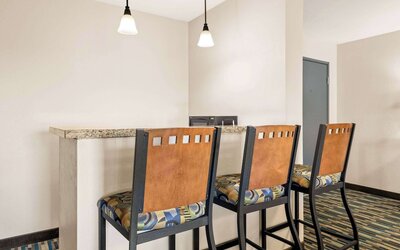 Days Inn & Suites by Wyndham Mesa Near Phoenix