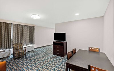 Days Inn & Suites by Wyndham Mesa Near Phoenix