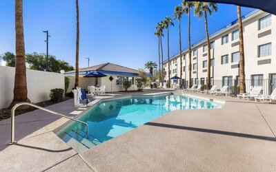 Days Inn & Suites by Wyndham Mesa Near Phoenix