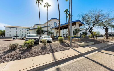 Days Inn & Suites by Wyndham Mesa Near Phoenix