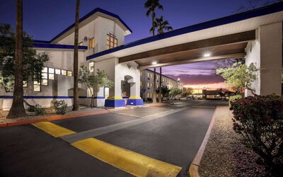 Days Inn & Suites by Wyndham Mesa Near Phoenix