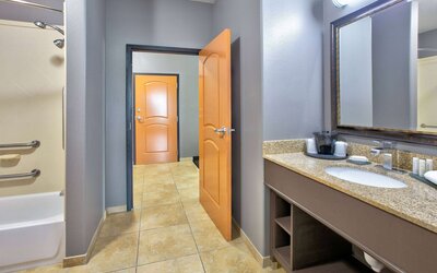 La Quinta Inn & Suites by Wyndham Little Rock - Bryant