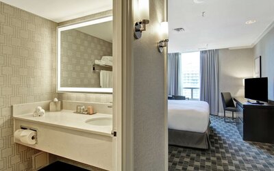 DoubleTree by Hilton Hotel Toronto Downtown