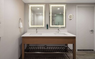 DoubleTree by Hilton Sacramento