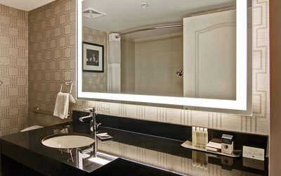 DoubleTree by Hilton Hotel Toronto Downtown