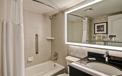 DoubleTree by Hilton Hotel Toronto Downtown