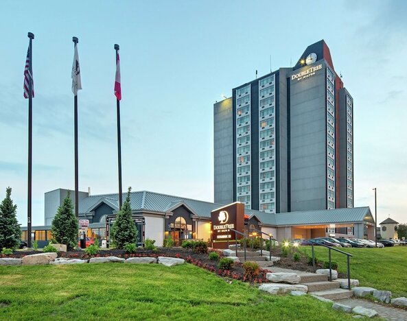 DoubleTree by Hilton Toronto Airport
