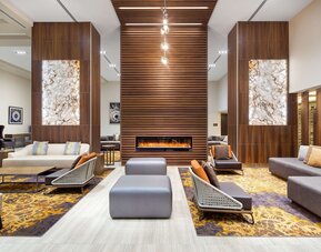DoubleTree by Hilton Toronto Airport