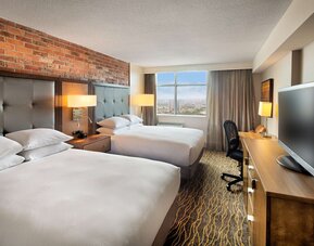 DoubleTree by Hilton Toronto Airport