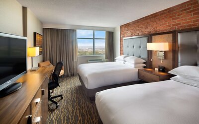 DoubleTree by Hilton Toronto Airport