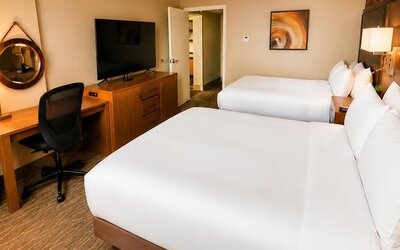 DoubleTree by Hilton Toronto Airport