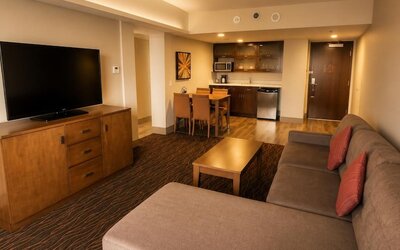 DoubleTree by Hilton Toronto Airport
