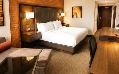 DoubleTree by Hilton Toronto Airport