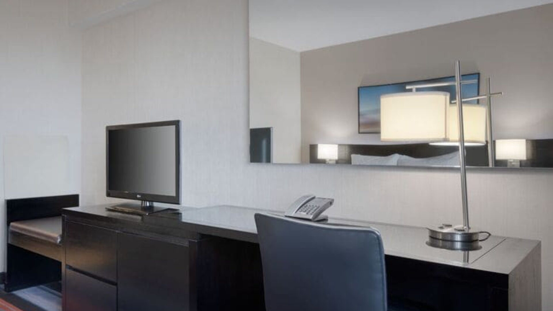 King room equipped with business desk at Courtyard By Marriott New York JFK Airport.