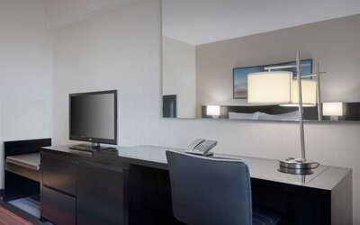 King room equipped with business desk at Courtyard By Marriott New York JFK Airport.