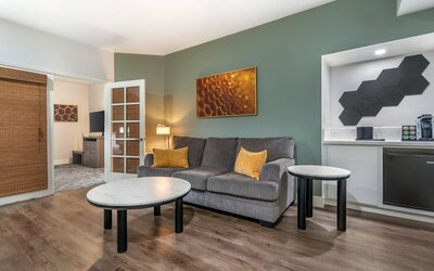 University Park Inn & Suites, an Ascend Collection Hotel