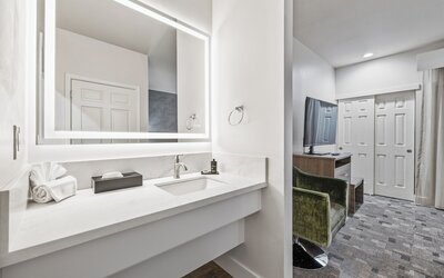 University Park Inn & Suites, an Ascend Collection Hotel