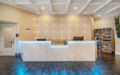 Best Western Plus Palm Court Hotel