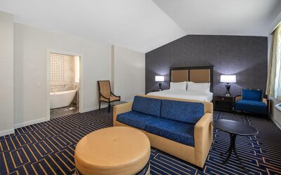 Best Western Plus Palm Court Hotel