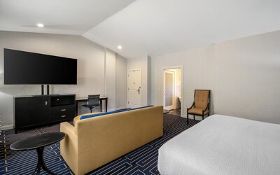 Best Western Plus Palm Court Hotel