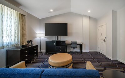 Best Western Plus Palm Court Hotel