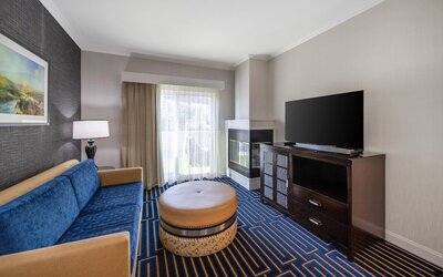 Best Western Plus Palm Court Hotel