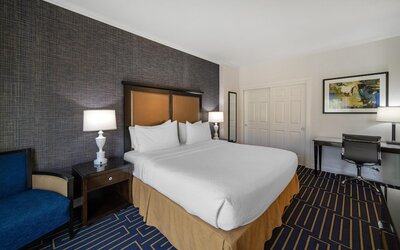 Best Western Plus Palm Court Hotel