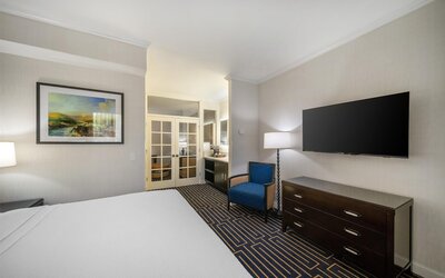 Best Western Plus Palm Court Hotel