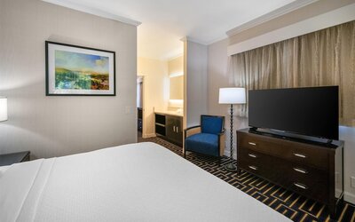 Best Western Plus Palm Court Hotel