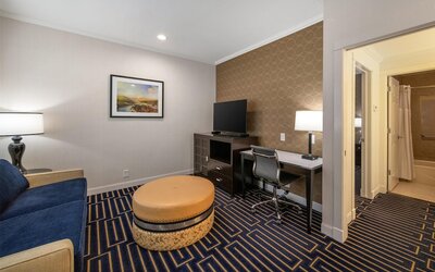 Best Western Plus Palm Court Hotel