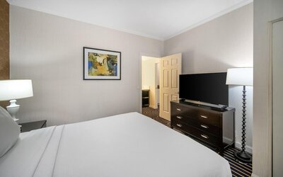 Best Western Plus Palm Court Hotel