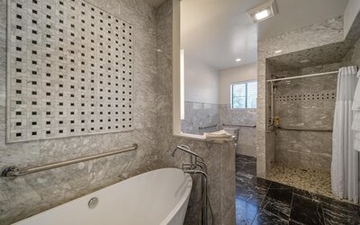 Best Western Plus Palm Court Hotel