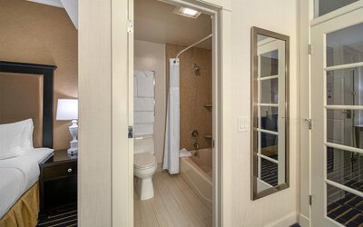 Best Western Plus Palm Court Hotel