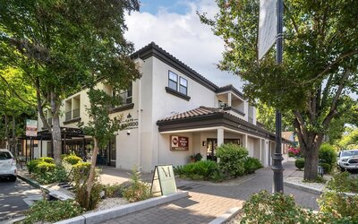Best Western Plus Palm Court Hotel