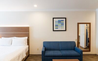 Holiday Inn Express & Suites Davis - University Area by IHG