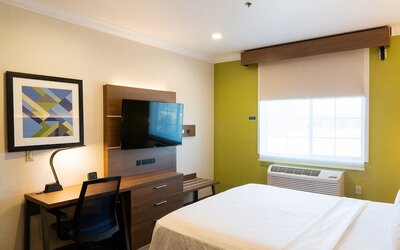 Holiday Inn Express & Suites Davis - University Area by IHG
