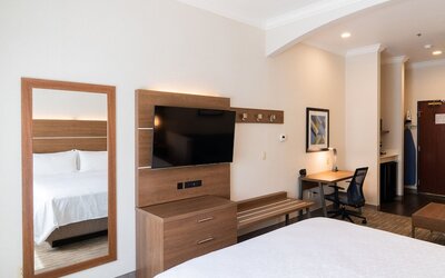 Holiday Inn Express & Suites Davis - University Area by IHG