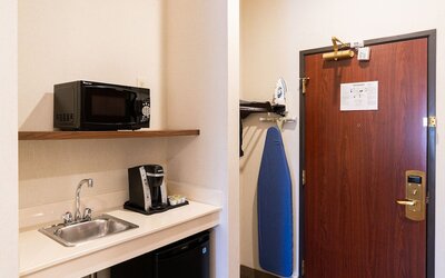 Holiday Inn Express & Suites Davis - University Area by IHG