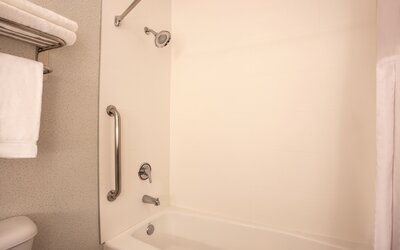 Holiday Inn Express & Suites Davis - University Area by IHG